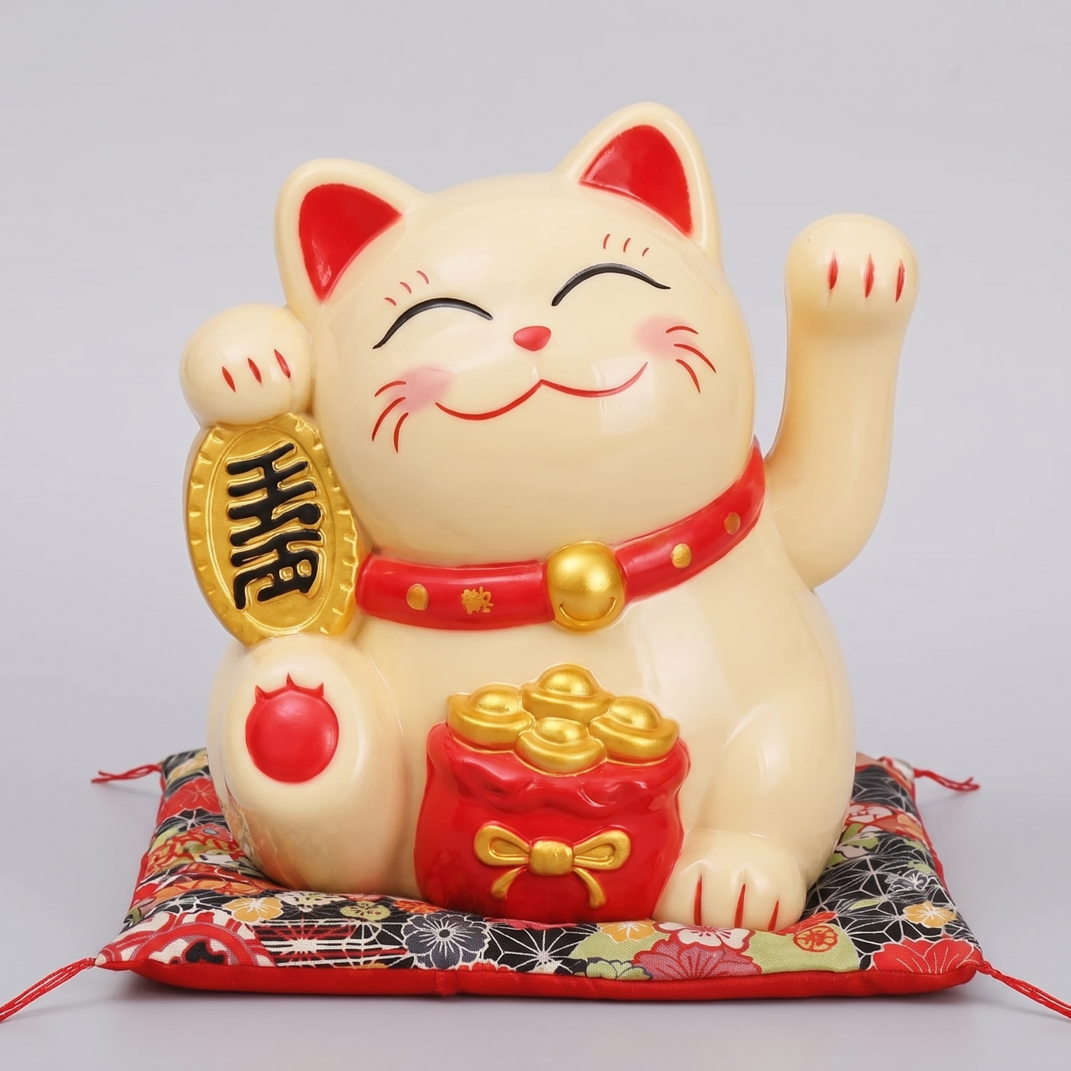 Japanese Maneki Neko Figurine