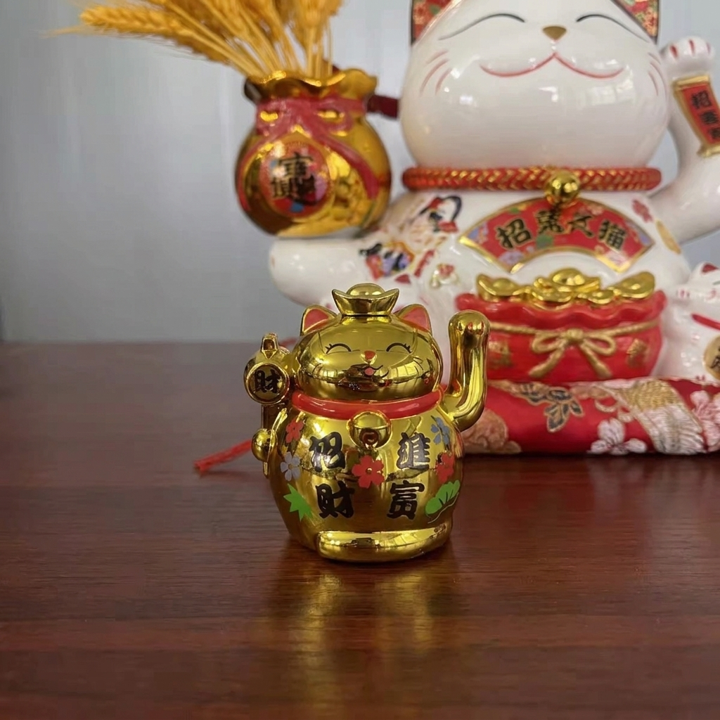 Maneki Neko Cat Golden