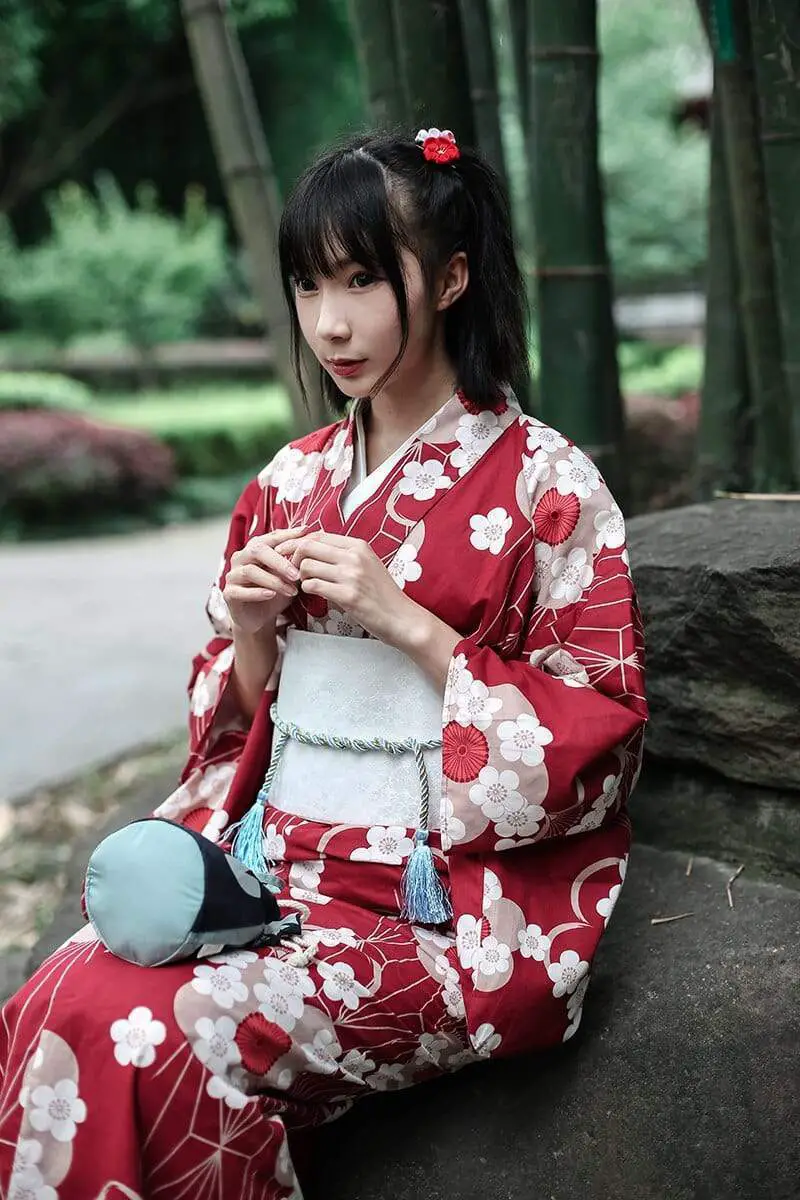 Traditional Sakura women's Kimono | Japanese Temple